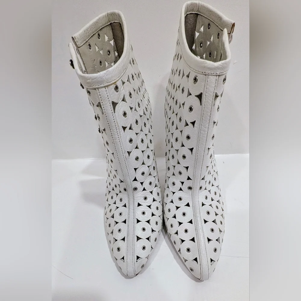 Alaia White Leather Laser Cut Heeled Boots with Grommets - Picture 4 of 10